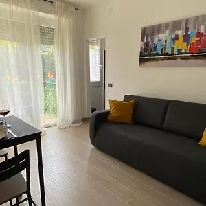 Appartamento Moderno Ed Elegante Loft Con Balcone, Milano
